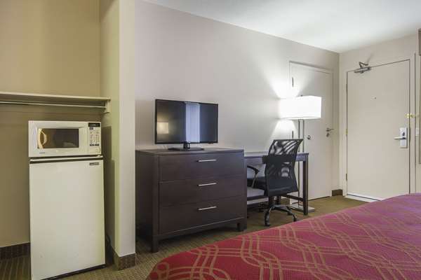  - Econo Lodge Inn & Suites Lethbridge