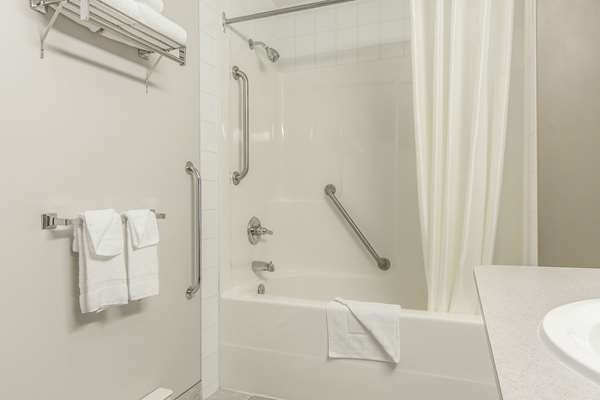  - Econo Lodge Inn & Suites Lethbridge