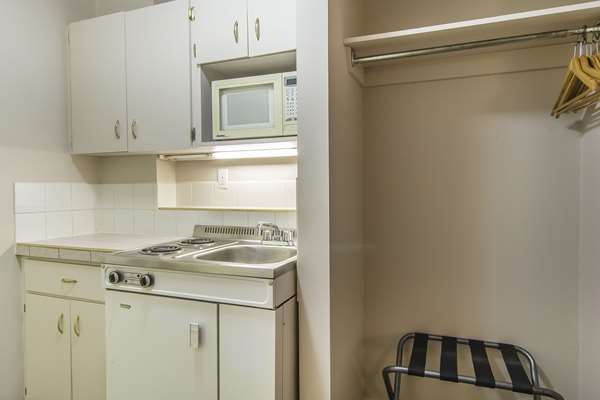  - Econo Lodge Inn & Suites Lethbridge