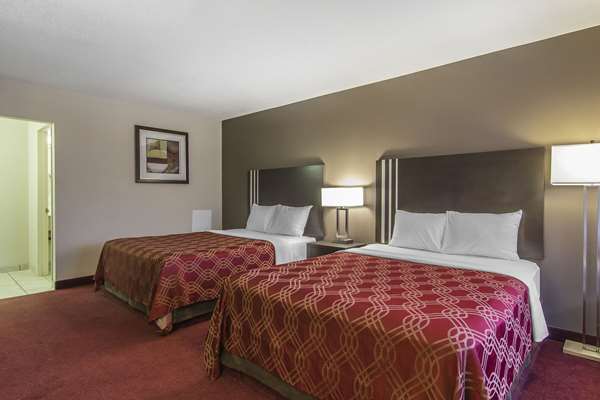  - Econo Lodge Inn & Suites Lethbridge