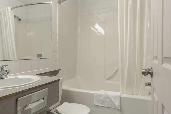  - Econo Lodge Inn & Suites Lethbridge