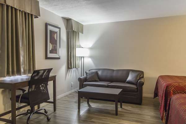  - Econo Lodge Inn & Suites Lethbridge