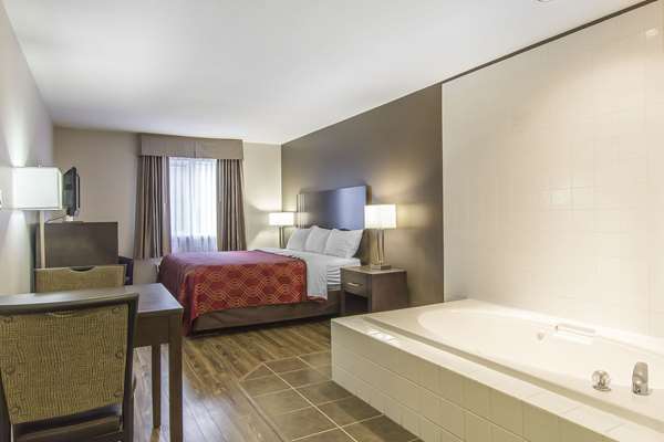  - Econo Lodge Inn & Suites Lethbridge