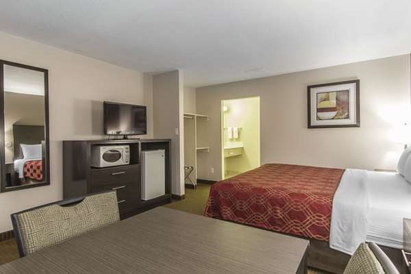 Suite - Econo Lodge Inn & Suites Lethbridge