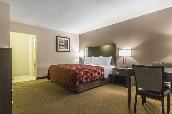 Suite - Econo Lodge Inn & Suites Lethbridge
