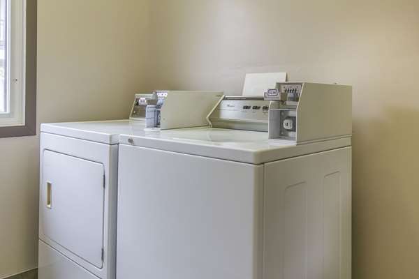 Amenities - Econo Lodge Inn & Suites Lethbridge