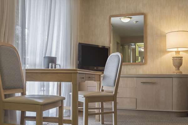  - Rodeway Inn Fallsview Niagara Falls