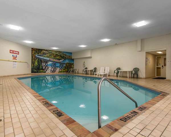 Pool - Quality Inn Bay Front Sault Ste Marie