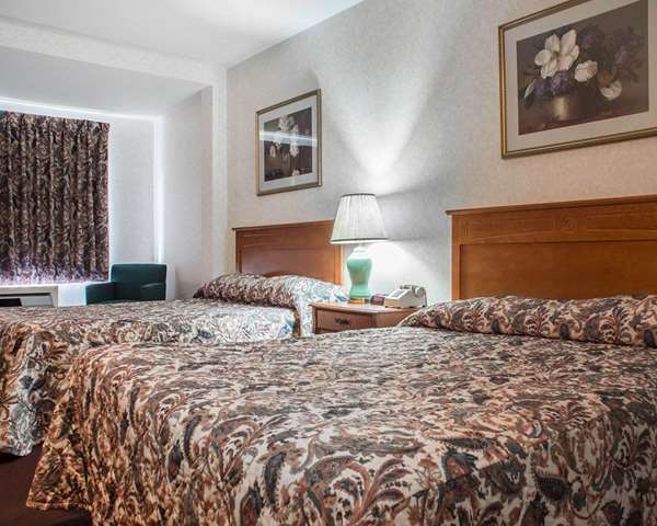  - Econo Lodge by the Falls Niagara Falls