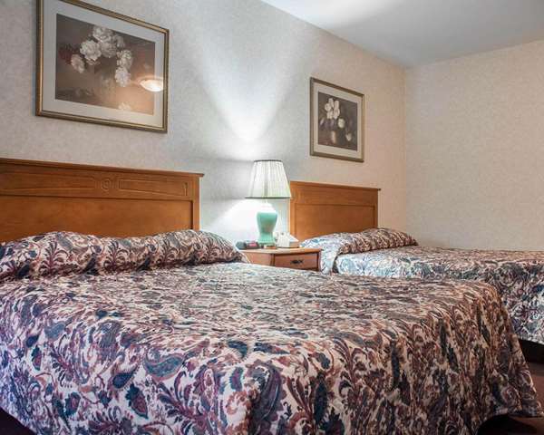  - Econo Lodge by the Falls Niagara Falls