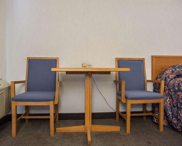  - Econo Lodge by the Falls Niagara Falls