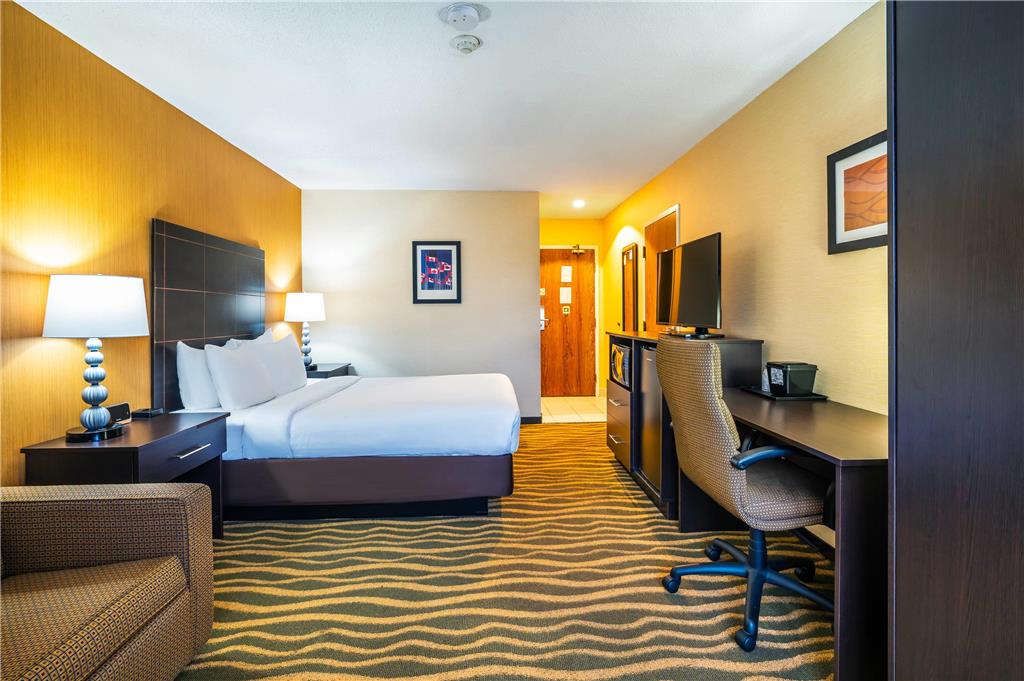 QUALITY INN-guestroom-Guest Room,On-Site.jpg