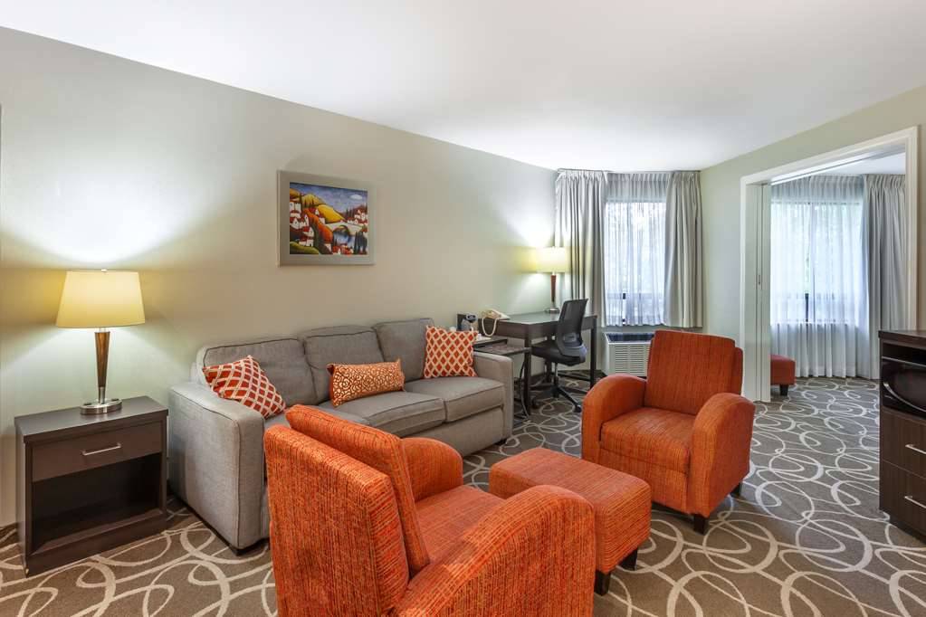 COMFORT INN-guestroom-Guest Room,Suite,On-Site.jpg