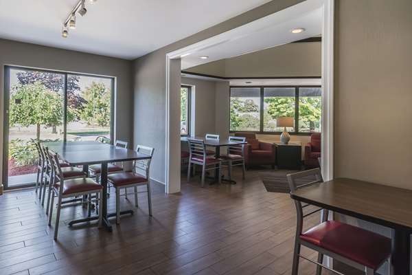 Amenities - Comfort Inn Cobourg