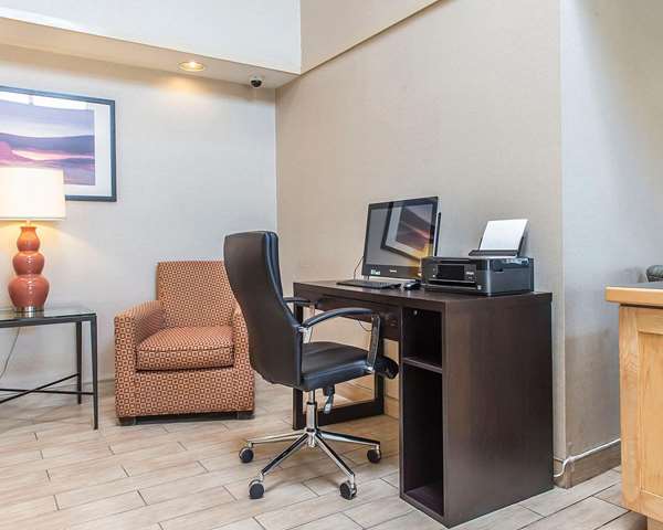 Conference Area - Comfort Inn Hwy 401 Kingston