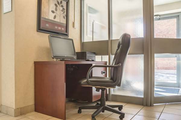 Conference Area - Quality Suites London