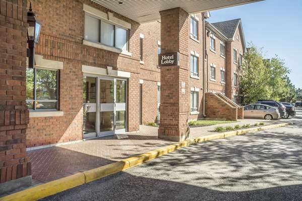 Exterior view - Quality Suites London