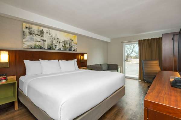  - Comfort Inn Ottawa
