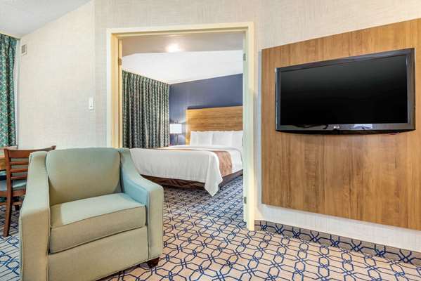 Suite - Quality Suites Whitby