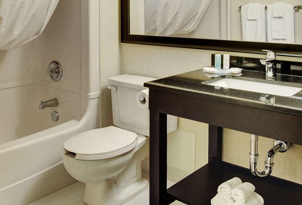 COMFORT INN-guestroom-Guest Room,Bathroom,On-Site.jpg