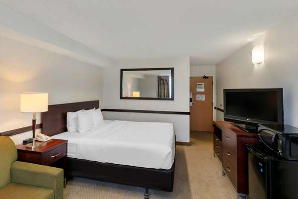 Suite - Quality Hotel Olympic Parc Anjou Montreal