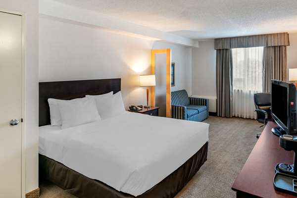 Suite - Quality Hotel Olympic Parc Anjou Montreal