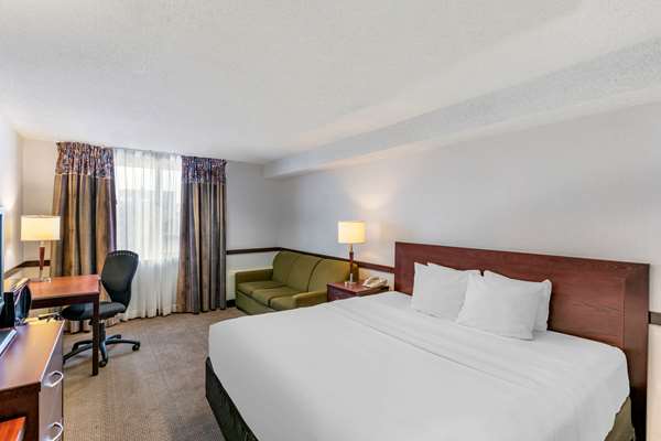 Suite - Quality Hotel Olympic Parc Anjou Montreal