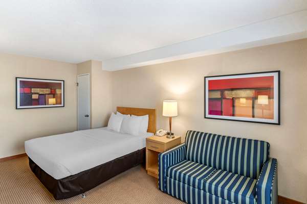 Suite - Quality Hotel Olympic Parc Anjou Montreal