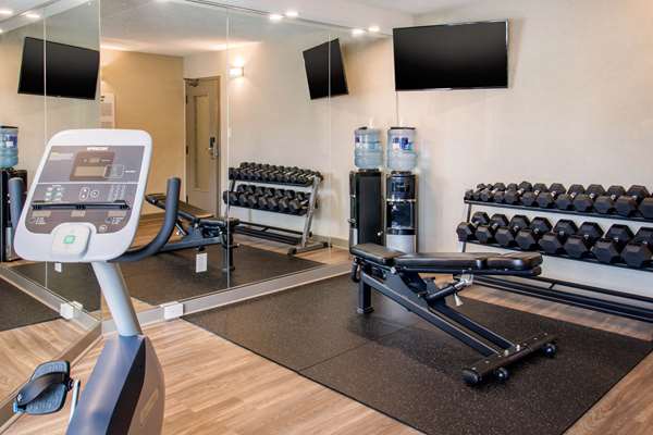 Fitness/ Exercise Room - Comfort Inn Montreal Airport Dorval