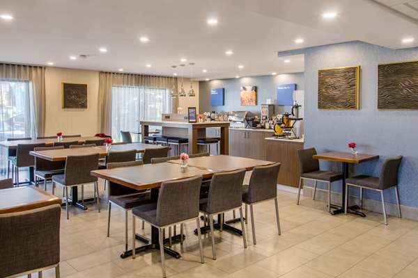 Amenities - Comfort Inn Montreal Airport Dorval