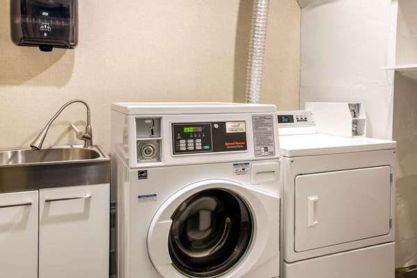 Amenities - Comfort Inn Montreal Airport Dorval