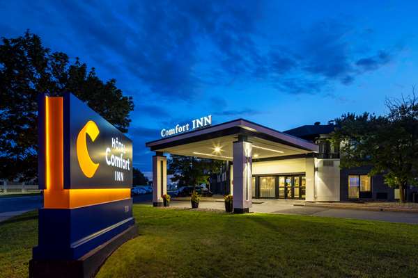 Exterior view - Comfort Inn Montreal Airport Pointe Claire