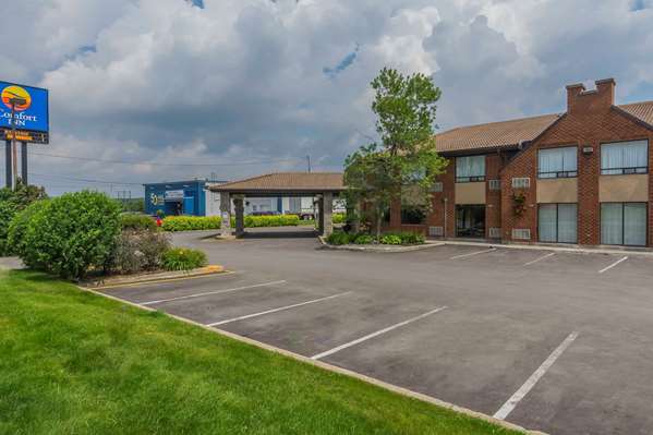 Exterior view - Comfort Inn Levis