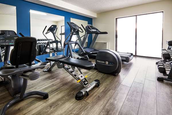 Fitness/ Exercise Room - Comfort Inn Rouyn-Noranda