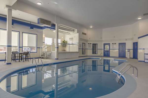 Pool - Comfort Inn & Suites Yorkton