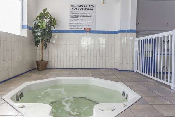 Pool - Comfort Inn & Suites Yorkton