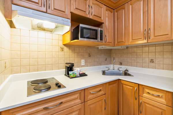 Suite - Quality Inn Downtown Victoria