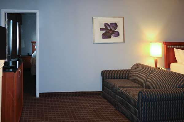 Suite - Quality Inn & Suites 1000 Islands Gananoque