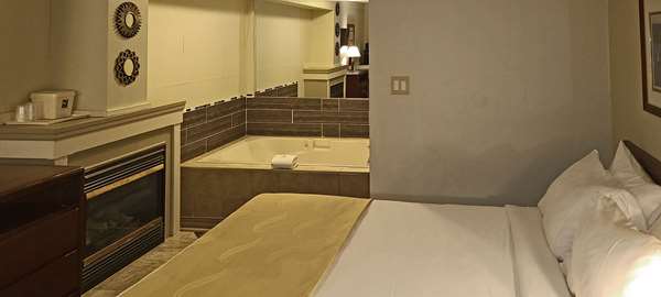 Suite - Quality Inn & Suites 1000 Islands Gananoque