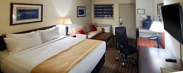 Suite - Quality Inn & Suites 1000 Islands Gananoque