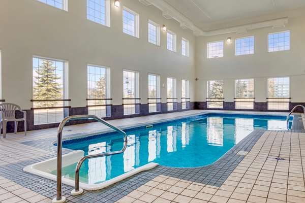 Pool - Comfort Inn Lethbridge