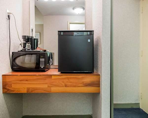  - Econo Lodge Smiths Falls