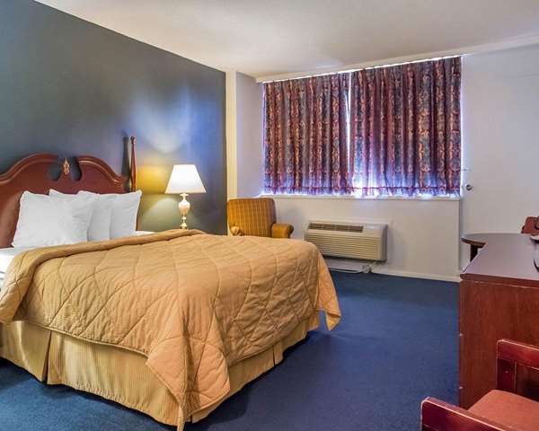  - Econo Lodge Smiths Falls
