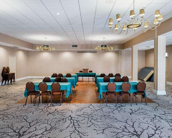  - Econo Lodge Smiths Falls