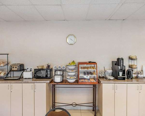 Amenities - Econo Lodge Smiths Falls