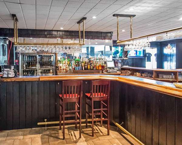 Bar - Econo Lodge Smiths Falls
