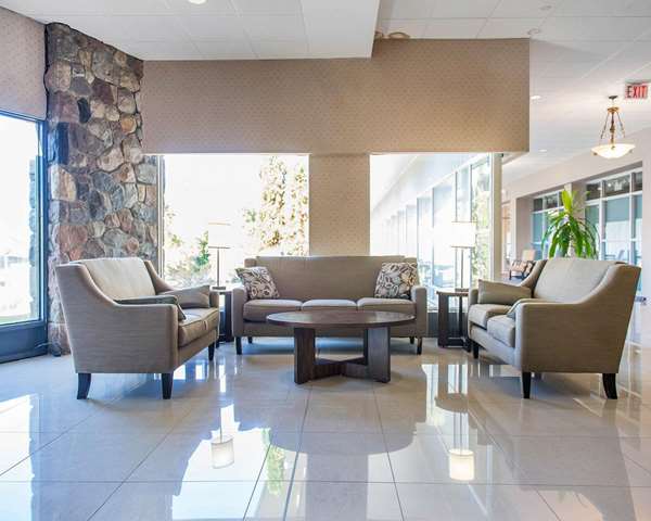  - Econo Lodge Smiths Falls