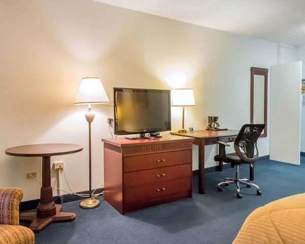  - Econo Lodge Smiths Falls