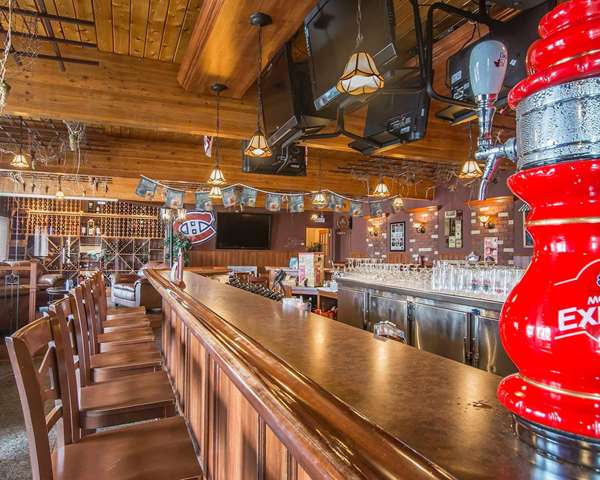 Bar - Econo Lodge Forestville