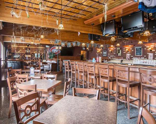 Bar - Econo Lodge Forestville